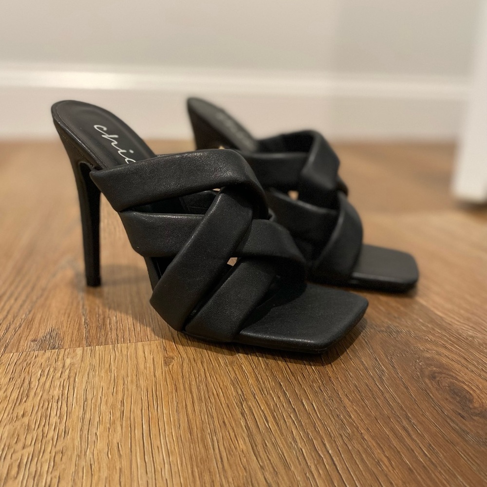 Chic black heels